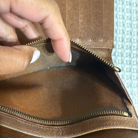 Louis Vuitton Monogram Canvas Pochette Passport Wallet - Picture 7 of 16